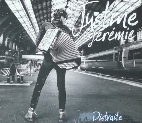 Justine Jérémie - Distraite