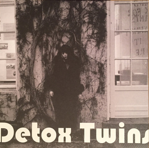 The Detox Twins - In The Hospital Garden